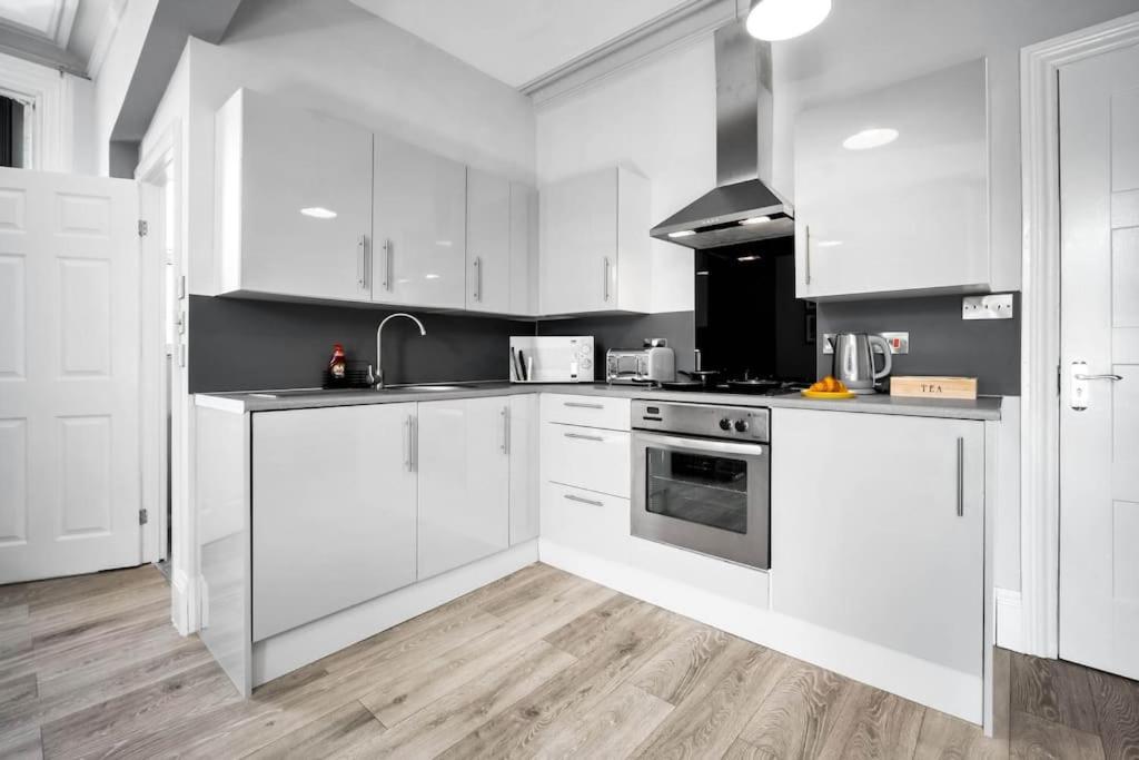 Modern City Centre Studio - Free On-Site Parking Wolverhampton Exterior photo